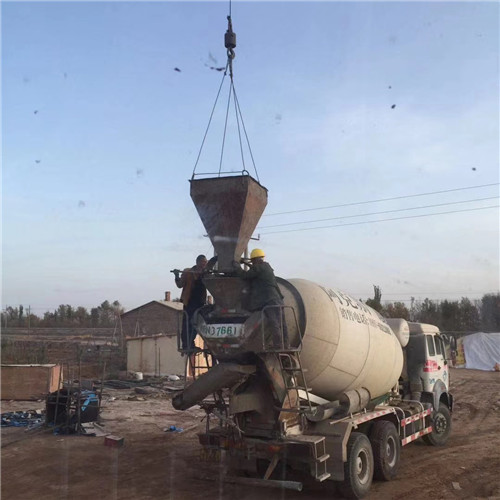 彭山区“精准瞄准”—— 吊车的 “定位导航” 技术