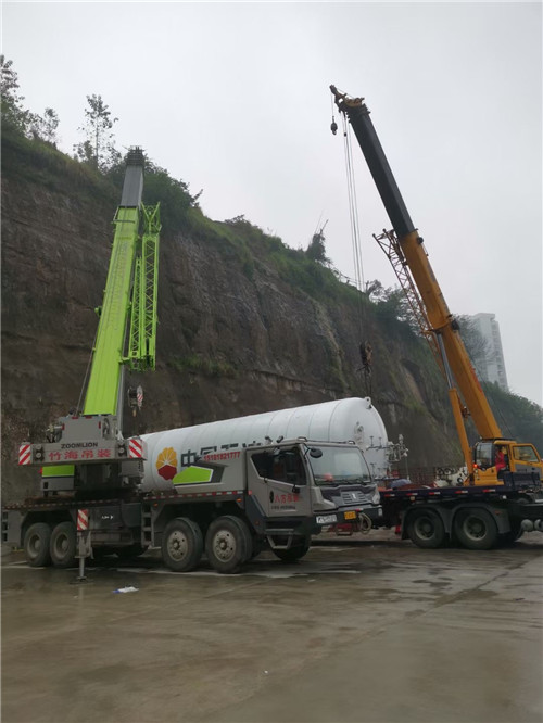 彭山区“不怕风雨冻”—— 吊车的 “恶劣环境适应” 技术