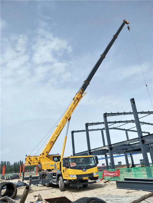 彭山区超高层建筑钢结构吊装案例